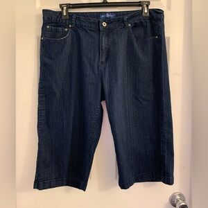 Attitude Women’s Dark Wash Denim Capris. Size 18W. $10
